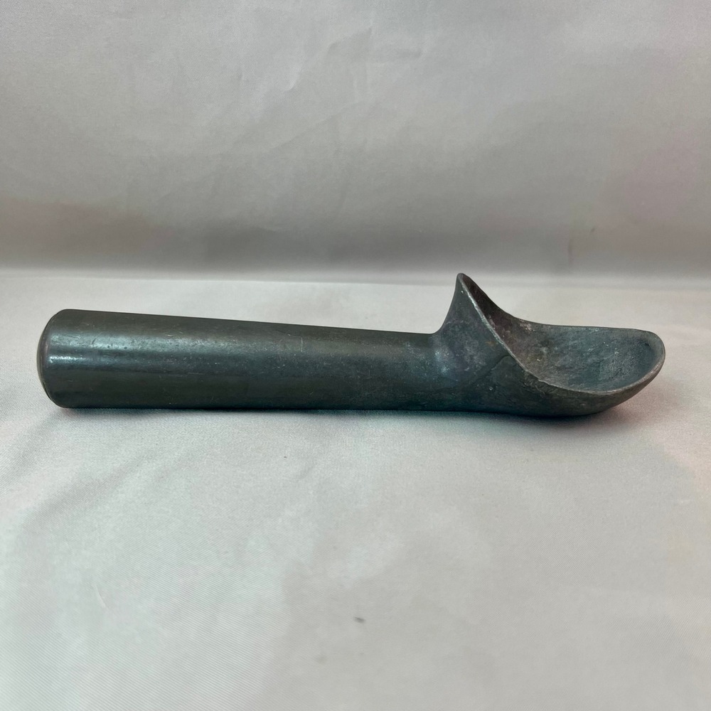 Ice Cream Scoop 7in Gray Good Cast Metal Vintage Taiwan Hollow Fluid in Handle